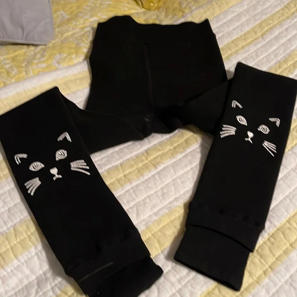 NO LONGER AVAILABLE Great pair of leggings. Heavy thick super warm. . - Picture 1 of 5